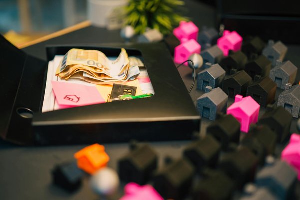 Relevante rechtliche Rahmenbedingungen für die Installation von E-Ladesäulen in Wohnanlagen – Das sollten Sie wissen!